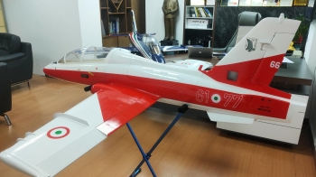 GLOBAL AeroJet MB339 Composite PNP Farbe: ROT