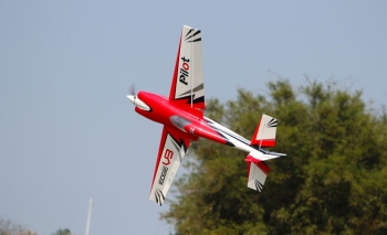 Pilot-RC Edge 540 V3 – 103″ (2.63m) Farbschema 01