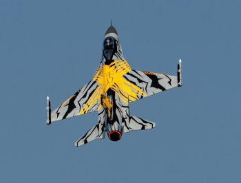 JetRuler F-16 Fighting Falcon 1,8 m – Maßstab 1:8