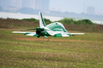 Pilot-RC BAE Hawk 1.8m (70.9″) Landing Gear Combo color scheme 04