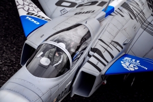 JetRuler JAS 39 Gripen 2.3 m – scale cockpit with pilot