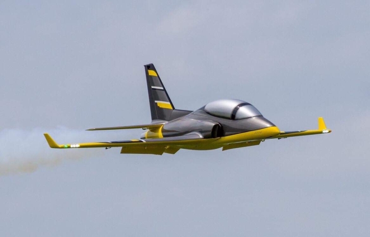 GLOBAL Viper 2.8m ARF, colorscheme 02: FORMULA ONE YELLOW/SILVER